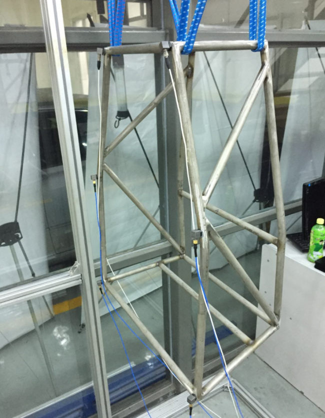 上海某大学使用EDM Modal模态分析软件对车架进行模态实验